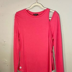 Soulgani Active Heart of it All Ohio Shoulder Cutout Top Tulip Pink Medium